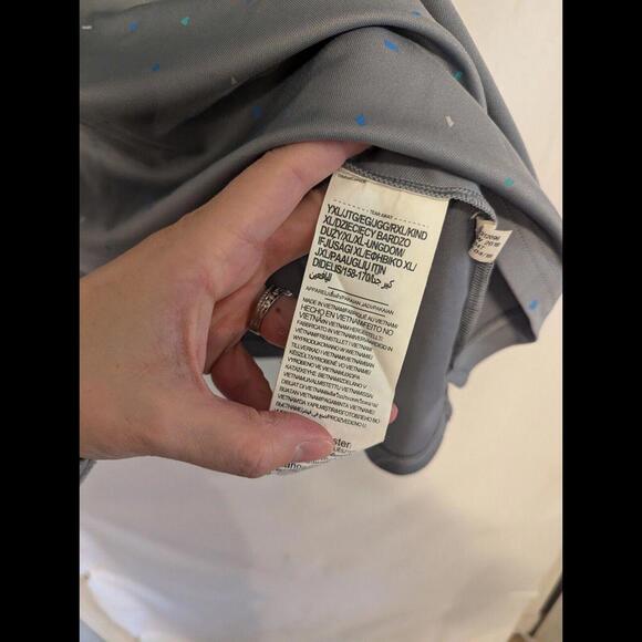 Boys Collared Under Armour Gray Shirt/ Speckled/Logo/YXL/Comfortable - Picture 5 of 6